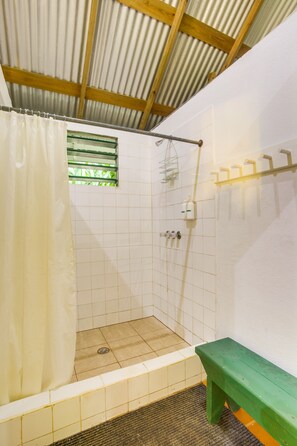 Huisje | Badkamer met douche