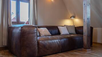 Apartment, 1 Bedroom (6) | Living area | 32-inch flat-screen TV with digital channels, TV, toys