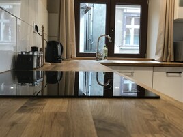 冰箱、微波炉、烤箱、炉灶