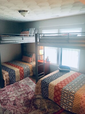 3 chambres, fer et planche à repasser, Wi-Fi, literie fournie