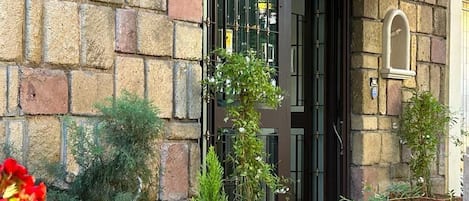 Entrée de l’hébergement