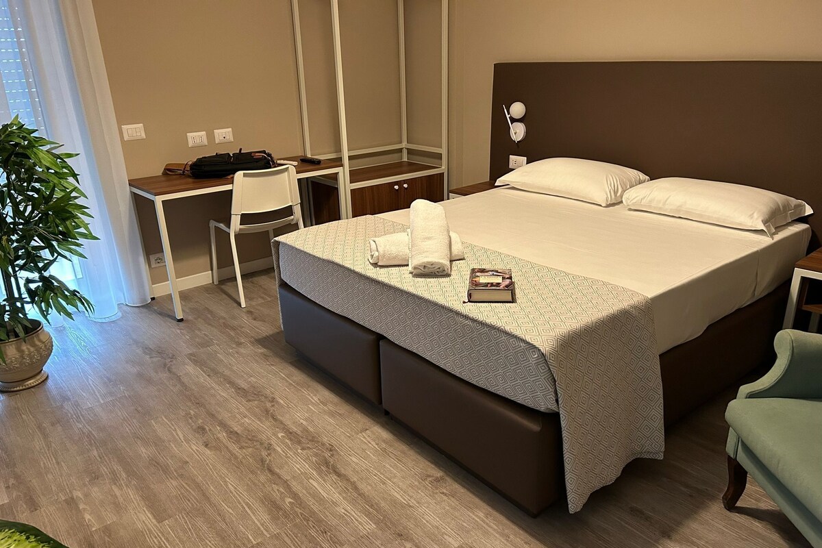 In-room safe, desk, laptop workspace, WiFi (free)