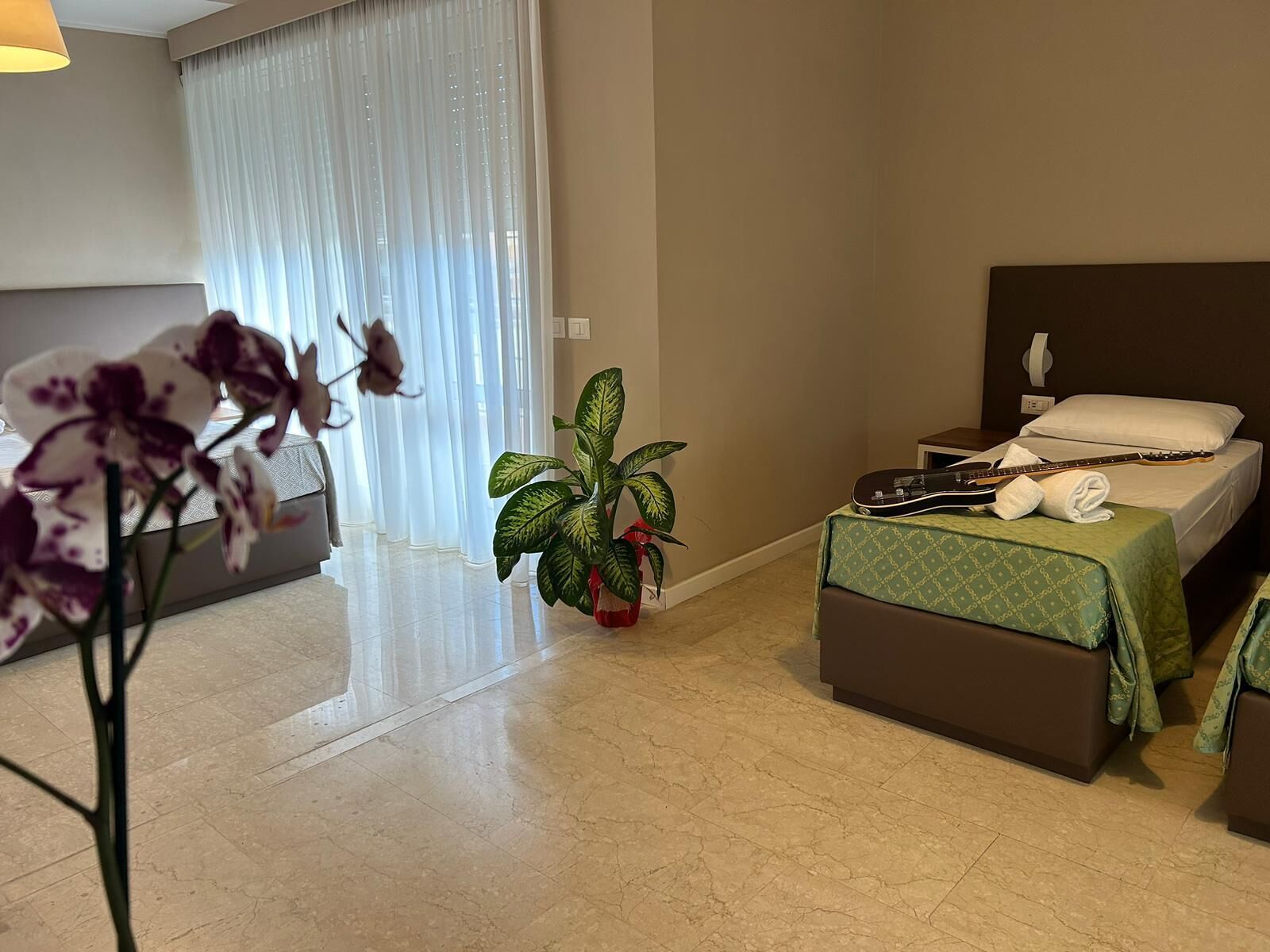 客房內保險箱、書桌、筆電工作空間、免費無線上網