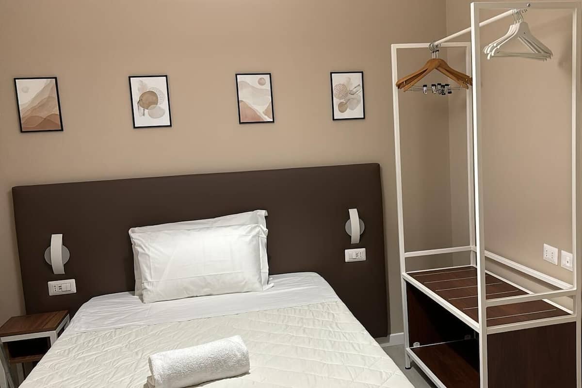 Chambre Simple Supérieure | Coffres-forts dans les chambres, bureau