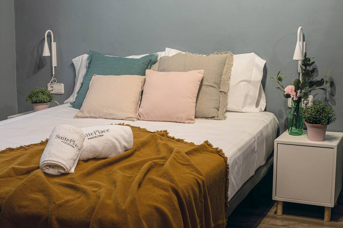 Apartment, 1 Bedroom (E2) | 1 bedroom, down duvets, desk, laptop workspace