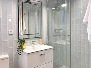 Appartement, 1 chambre (44) | Salle de bain | Sèche-cheveux, serviettes fournies, savon, shampoing