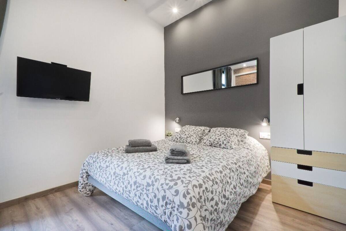 Apartment, 1 Bedroom (24) | 1 bedroom, down duvets, desk, laptop workspace