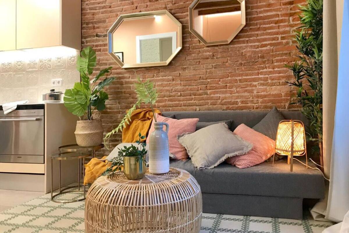 Apartment, 1 Bedroom (44) | Living room | Flat-screen TV