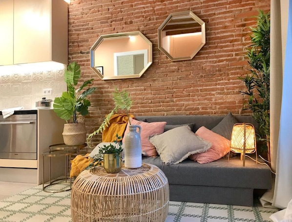 Apartment, 1 Bedroom (44) | Living room - Suite Place Barcelona Diputació (Barcelona)