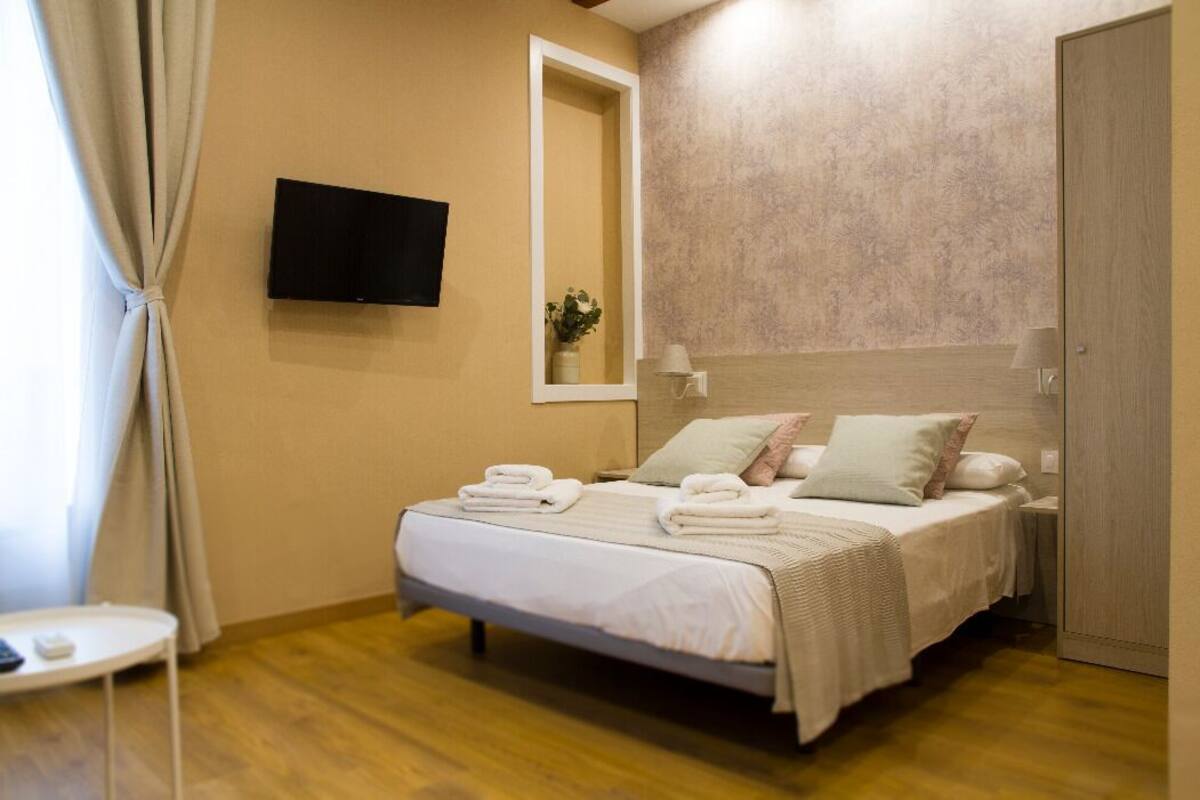 Apartment, 1 Bedroom (34) | 1 bedroom, down duvets, desk, laptop workspace