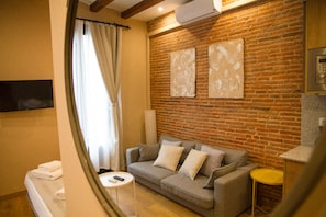 Apartment, 1 Bedroom (34) | Living room - Suite Place Barcelona Diputació (Barcelona)