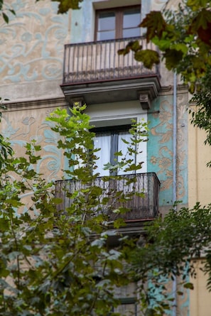 Exterior detail - Suite Place Barcelona Diputació (Barcelona)