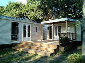 Mobile Home (Tribu) | Terrace/patio - Camping d'Arvor (Ambon)