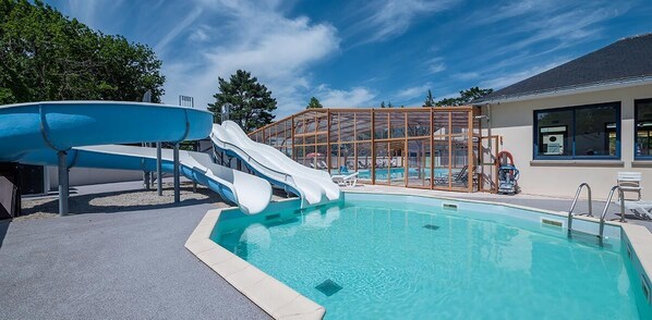 Indoor pool, seasonal outdoor pool, sun loungers
