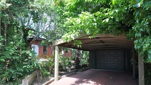 Property grounds - Eagles Nest Cottage (Inverloch)