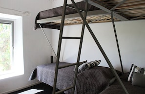 4 bedrooms, free WiFi, bed sheets