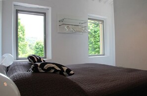 4 bedrooms, free WiFi, bed sheets