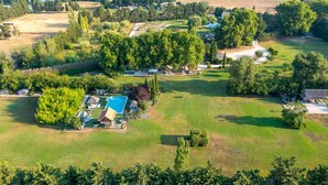 An aerial view of a rural property with a swimming pool, multiple buildings, and extensive greenery. - Near L'Isle-sur-la-Sorgue, quiet old Provençal Mas, 19 Pers. Swimming pool. (Le Thor)