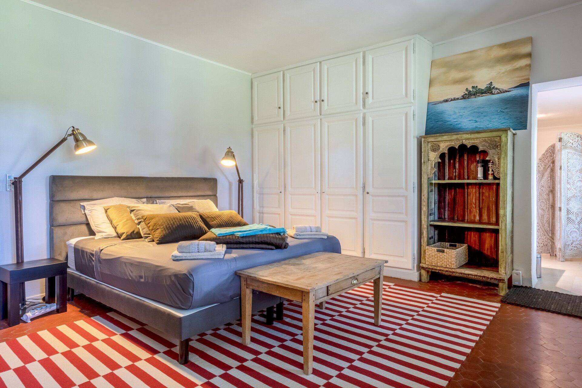 8 chambres, fer et planche à repasser, lit parapluie, Wi-Fi gratuit