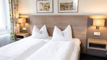 Schreibtisch, Verdunkelungsvorhänge, kostenloses WLAN, Bettwäsche