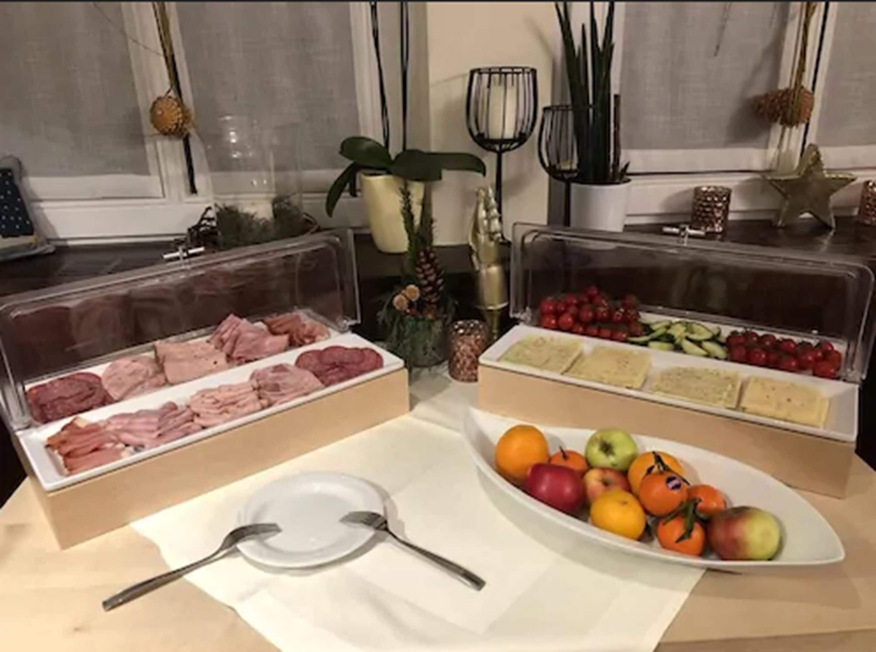 free daily cooked-to-order breakfast