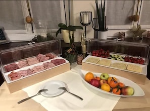 Café da manhã feito na hora grátis nos fins de semana