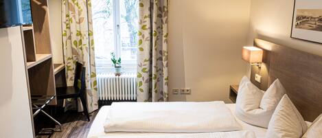 Classic Double Room | Desk, blackout drapes, free WiFi, bed sheets