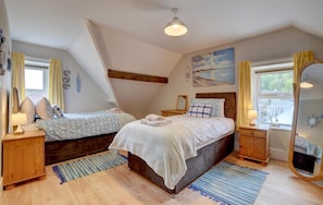 5 bedrooms, iron/ironing board, travel cot, free WiFi - 5 Bed in Lynton (oc-clif10) (Lynmouth)
