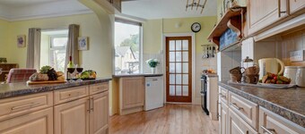 Clifton House - Five Bedroom House, Sleeps 10