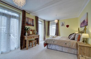 5 bedrooms, iron/ironing board, travel cot, free WiFi - 5 Bed in Lynton (oc-clif10) (Lynmouth)