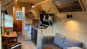 House, 1 Bedroom | Living area - Tiny House Schaefer's Traum auf der Domäne Schaumburg (Schalkau)