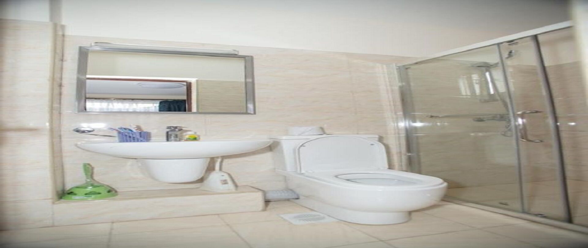 淋浴设施、吹风机、毛巾、肥皂