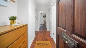 Hallway - Stylish 3 Bed Apartment Central London (London)
