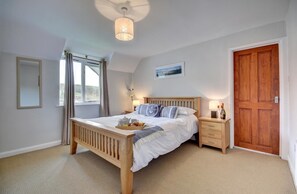 5 bedrooms, iron/ironing board, travel cot, free WiFi