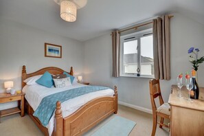 5 habitaciones, tabla de planchar con plancha y cuna de viaje 