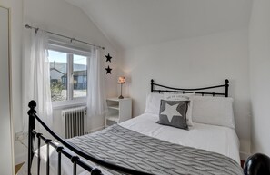 3 bedrooms, iron/ironing board, travel crib, free WiFi
