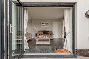 Unclassified image, 4 of 30, button