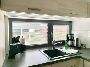 Kühlschrank, Mikrowelle, Ofen, Herdplatte