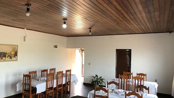 Daily buffet breakfast (BRL 18.00 per person)