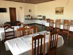 Desayuno buffet todos los días (con cargo)