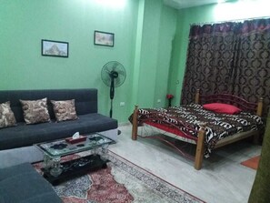 Room (Grand) | In-room safe, individually decorated, individually furnished, free WiFi - Welcome Egypt Apartment (Giza)