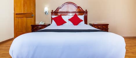 Iron/ironing board, bed sheets