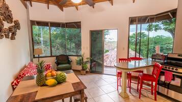 Luxury Villa, 2 Bedrooms, Kitchen, Garden View | In-room dining