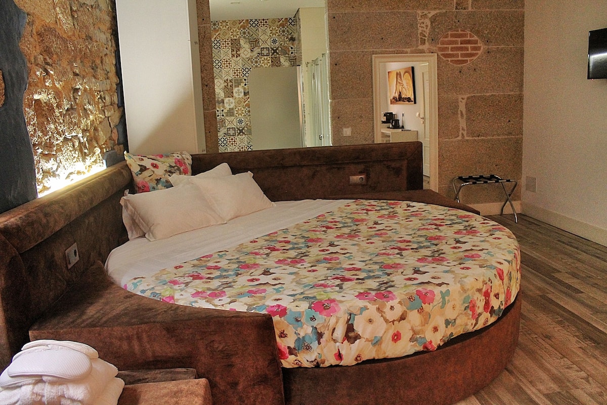Deluxe lakosztály, hidromasszázskád | 1 hálószoba, minibár, íróasztal és sötétítőfüggöny