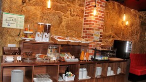 Free daily buffet breakfast - Art'otel Barcelos (Barcelos)