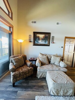 Flat-screen TV, fireplace