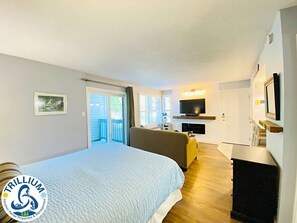 Tabla de planchar con plancha, wifi y ropa de cama