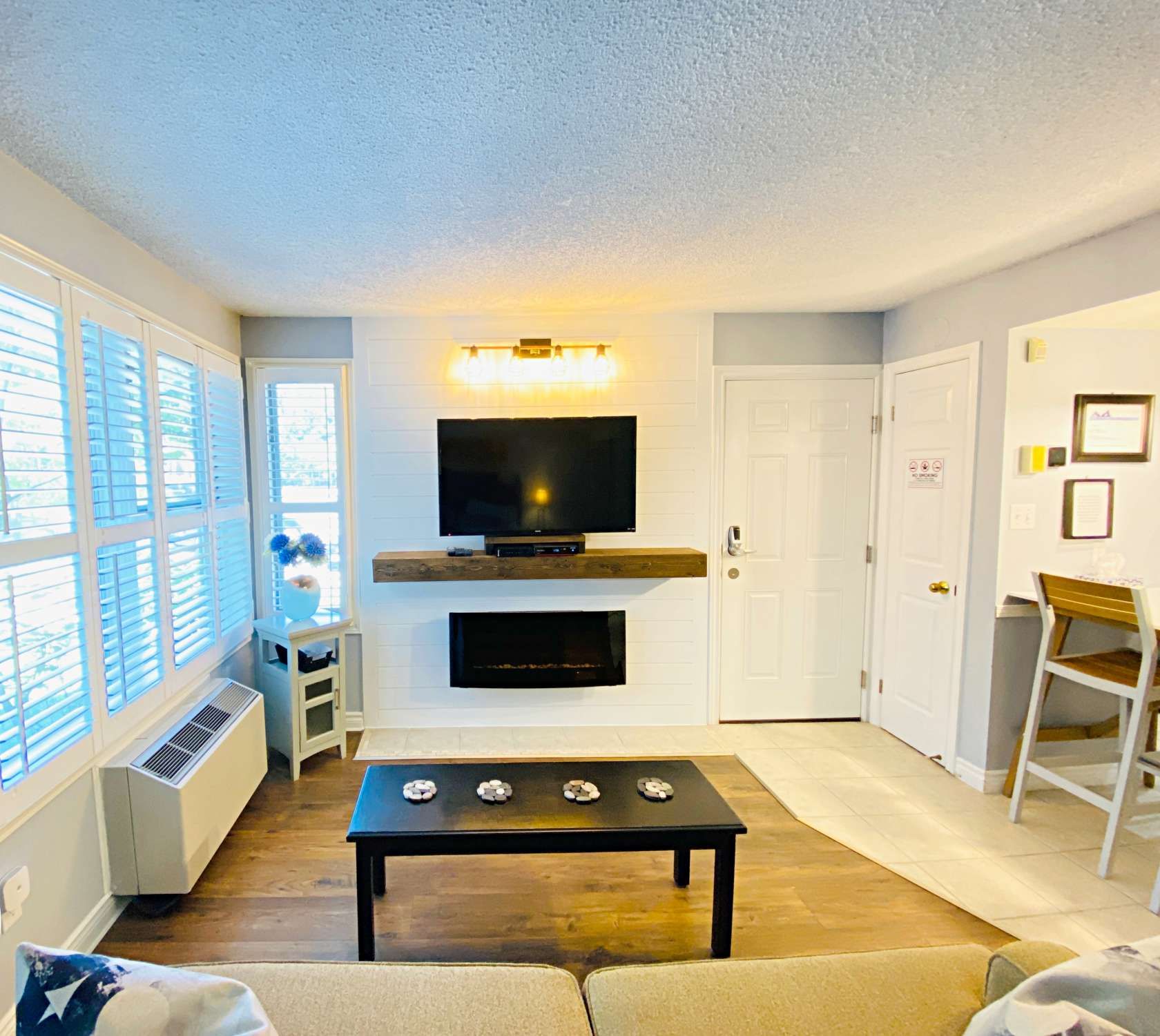 TV, fireplace