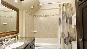 Combined shower/tub, hair dryer, towels