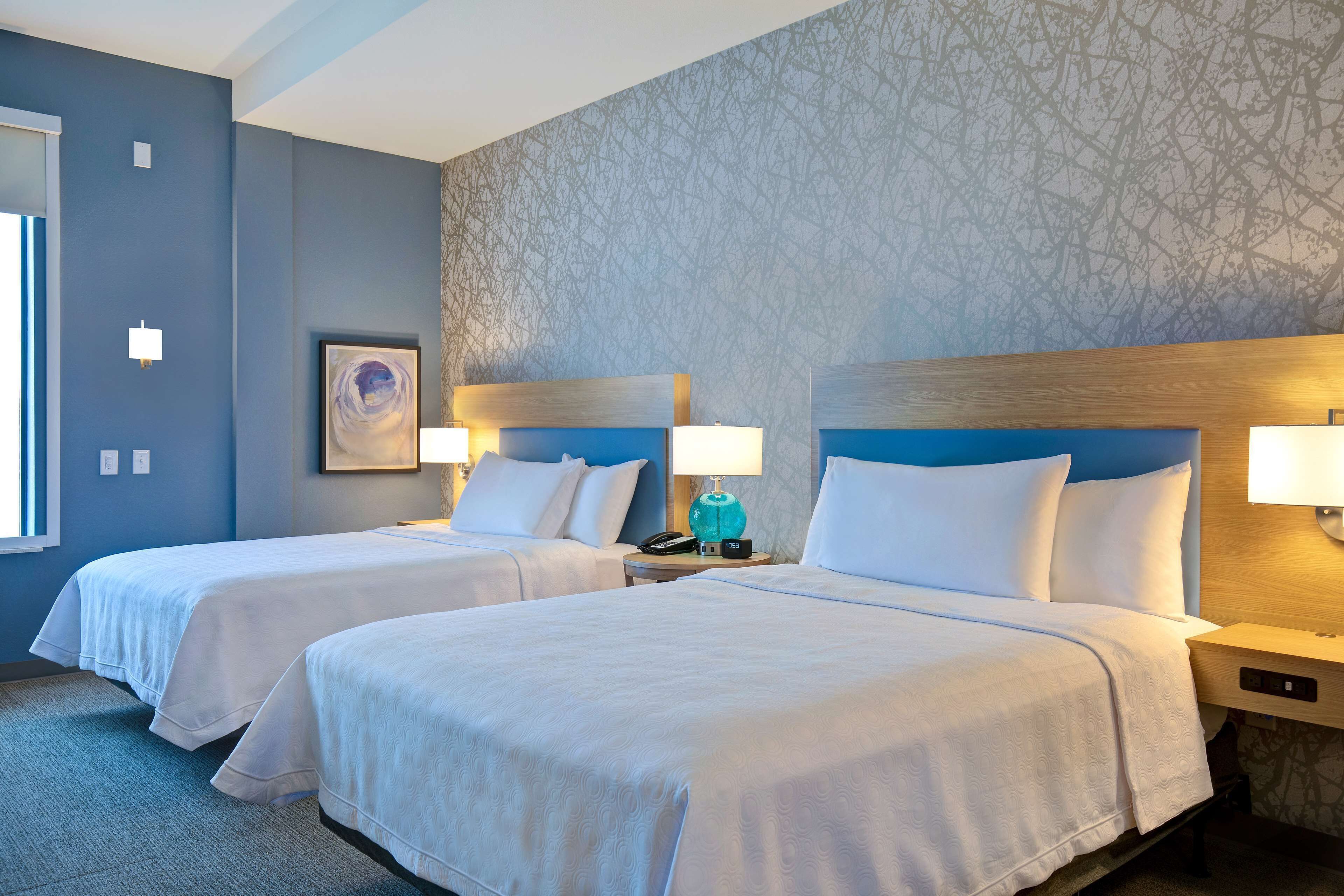 Desk, laptop workspace, free WiFi, bed sheets